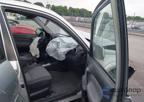 2004 Toyota Rav4 z USA, uszkodzony, nr VIN JTEHD20V746019481